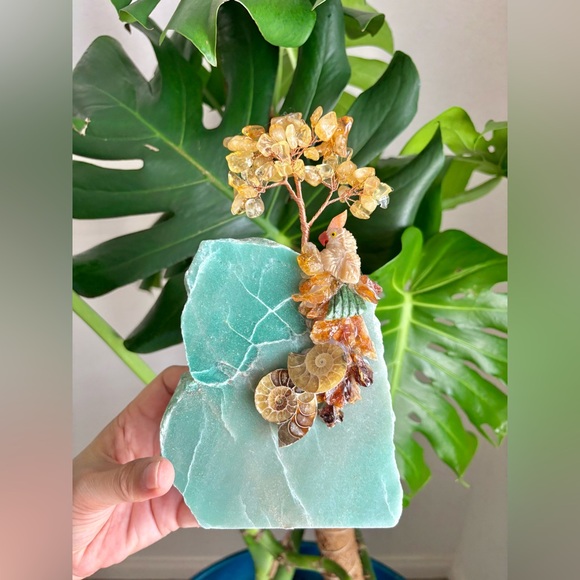 Parrot Carving on Green Aveneturine - Picture 1 of 6